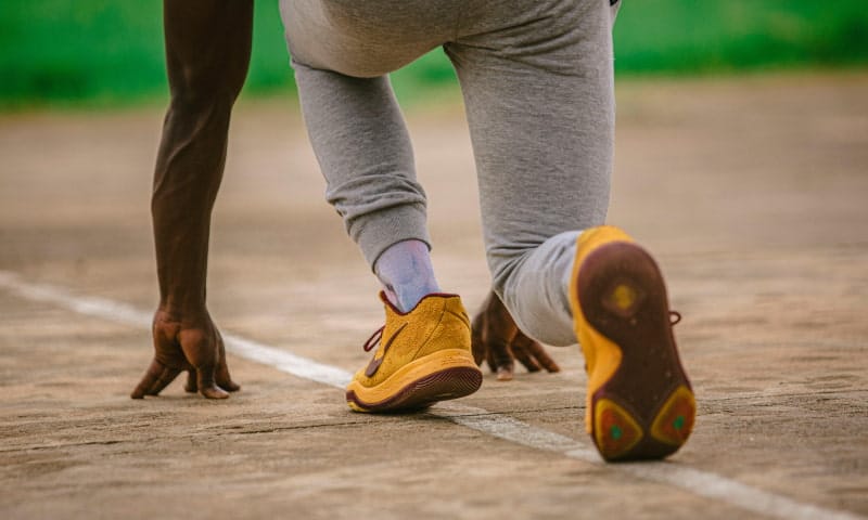 Deportista a punto de empezar a correr